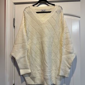 NWOT Cezele brand sweater. Size large.